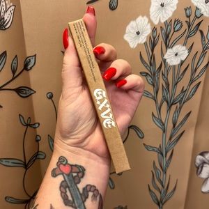 GXVE Instant definition sculpting brow pencil